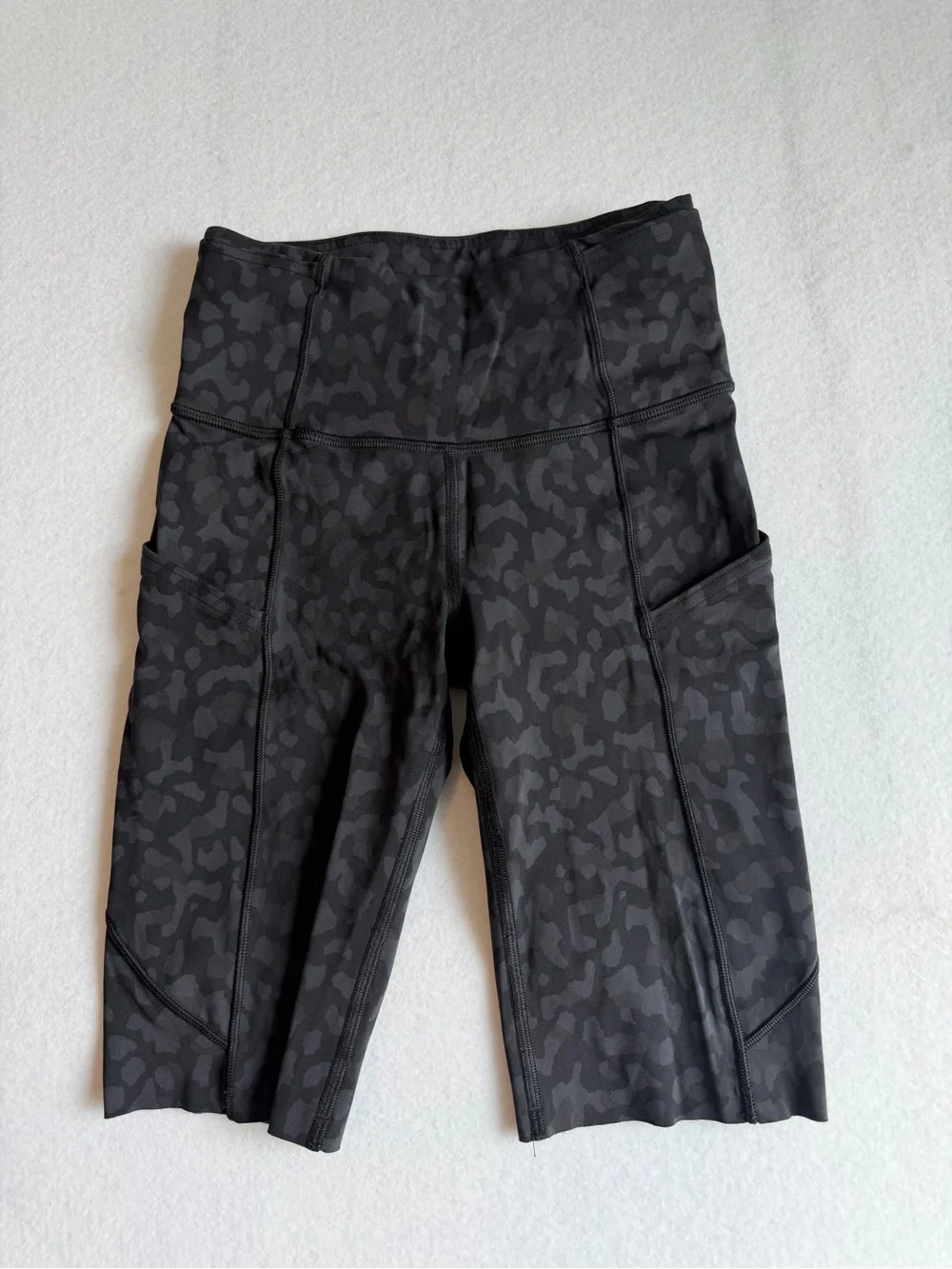 Lululemon Fast & Free 10” Shorts Size 2 Nulux Deep Coal Camo Pockets